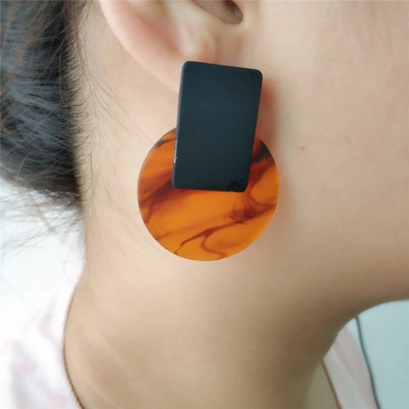 Geometric Acrylic Tortoiseshell Earrings - Picture 4 of 5